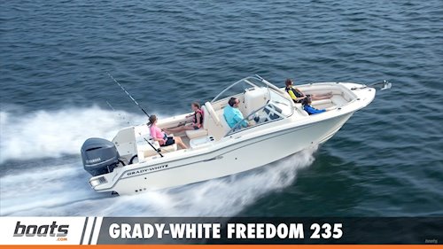 Boats.com Senior Editor Lenny Rudow on the <em>Freedom&nbsp;235</em>